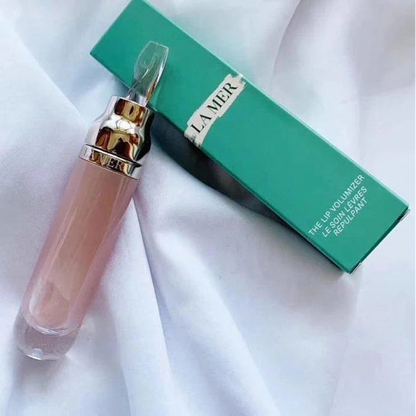 La Mer Lip Volumizing Serum applicator tip, precision lip treatment