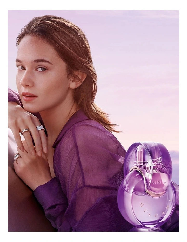 Elegant woman wearing Bvlgari Omnia Amethyste perfume