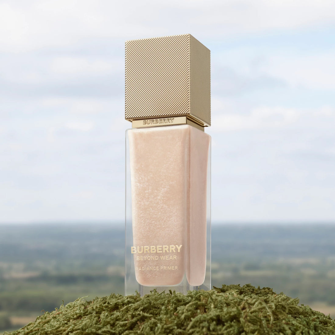 Burberry Radiance Primer texture showing lightweight hydrating formula with micro-pearls